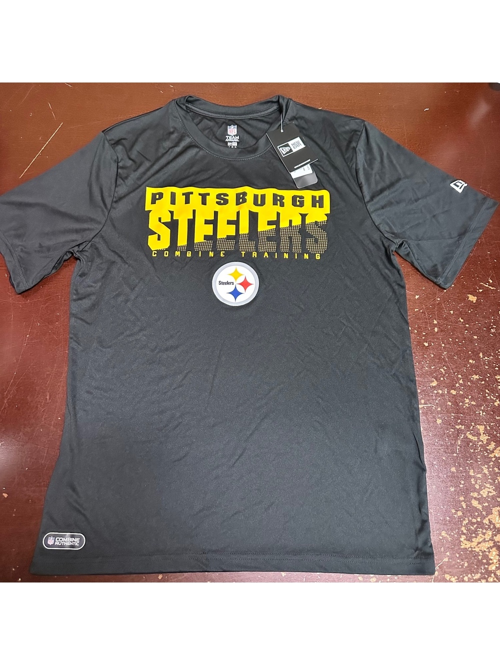 Pittsburgh Steelers men’s Black dry fit shorts league, T-shirt, large